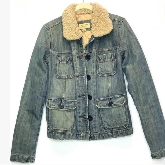 Abercrombie & Fitch Jackets & Blazers - Abercrombie & Fitck SmallFur Neckline Denim Jacket